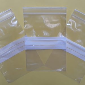 SZT05 - Saquinho Plástico ZIP com Tarja 10x14cm - Pacote com 100 unidades